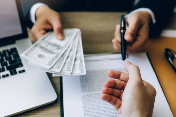 công chứng viên hợp đồng vay