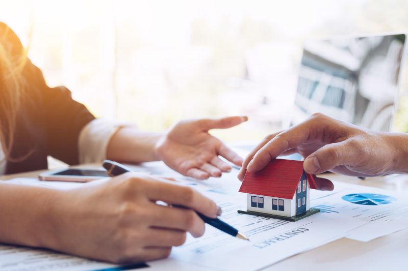các bên tham gia hợp đồng ủy quyền