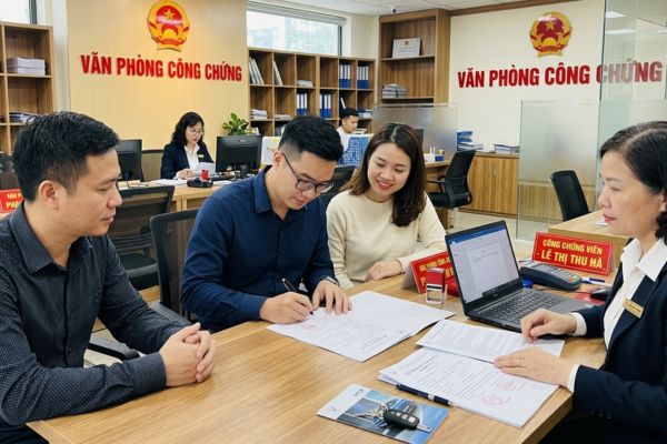 Công chứng hợp đồng mua bán xe điện cỡ lớn