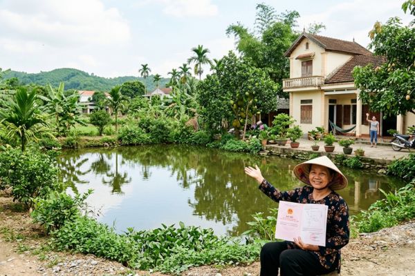 Mua nhà đất có sổ đỏ nhưng đất có ao hồ