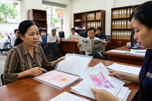 Tặng cho đất đai nằm trong quy hoạch treo: Văn phòng công chứng có tiếp nhận hồ sơ?