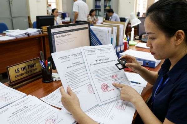 Cảnh báo chiêu trò lừa đảo chứng thực chữ ký trên giấy tờ giả