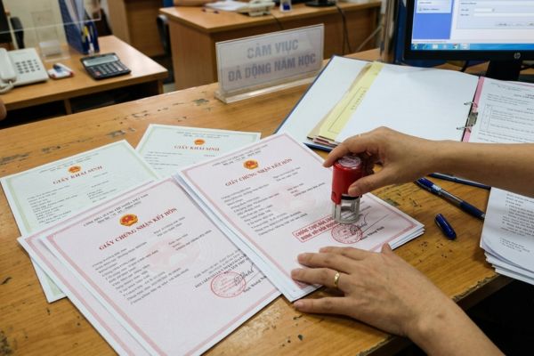 Chứng thực bản sao Giấy khai sinh, Giấy kết hôn: Dịch vụ làm trọn gói nhanh