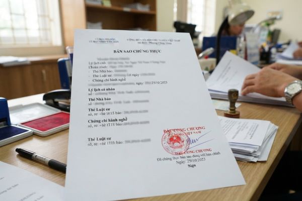 Chứng thực bản sao Thẻ nhà báo, Thẻ luật sư, Chứng chỉ hành nghề