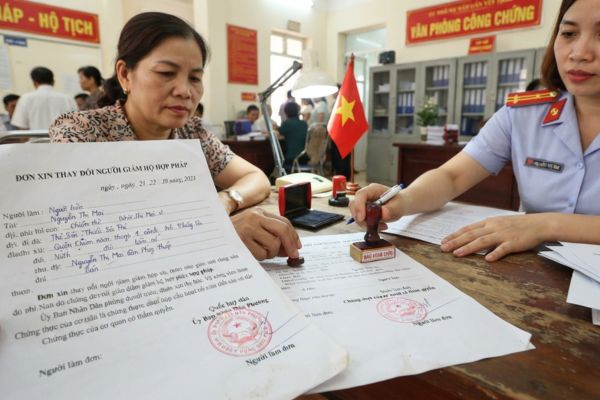 Chứng thực chữ ký trên đơn xin thay đổi người giám hộ hợp pháp