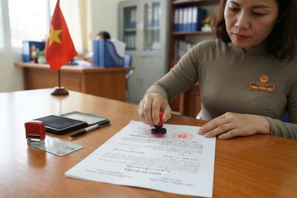 Chứng thực chữ ký trên giấy ủy quyền thay mặt ký hợp đồng bảo hiểm xe ô tô