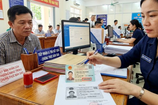 Trường hợp giấy tờ hết hạn sử dụng có được ký chứng thực bản sao không?