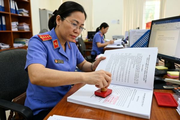 Quy định về việc đóng dấu chứng thực chữ ký trên từng trang tài liệu